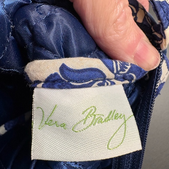 Elegant Blue and White Floral Crossbody/Adjustable Bag - Picture 7 of 8